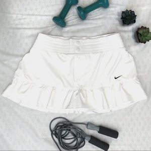 NIKE | FITDRY WHITE TENNIS GOLF SKORT POCKETS